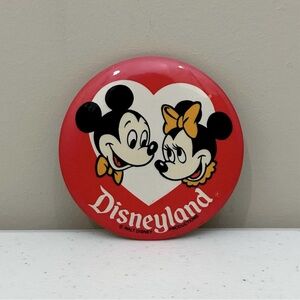 Vintage Disneyland Mickey Minnie Valentine’s Visitors Souvenir Pin Back Button